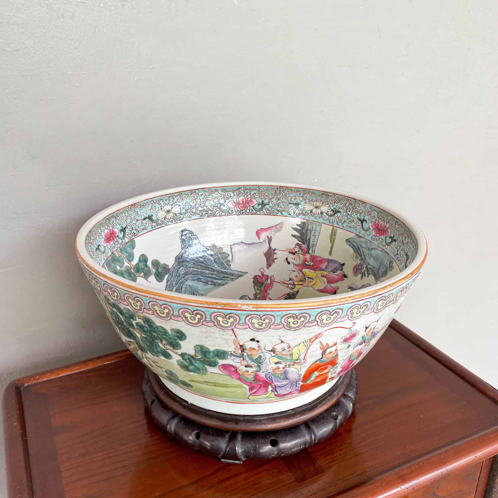 Famille Rose Large Porcelain Bowl - 100 Children in Garden 百子图
