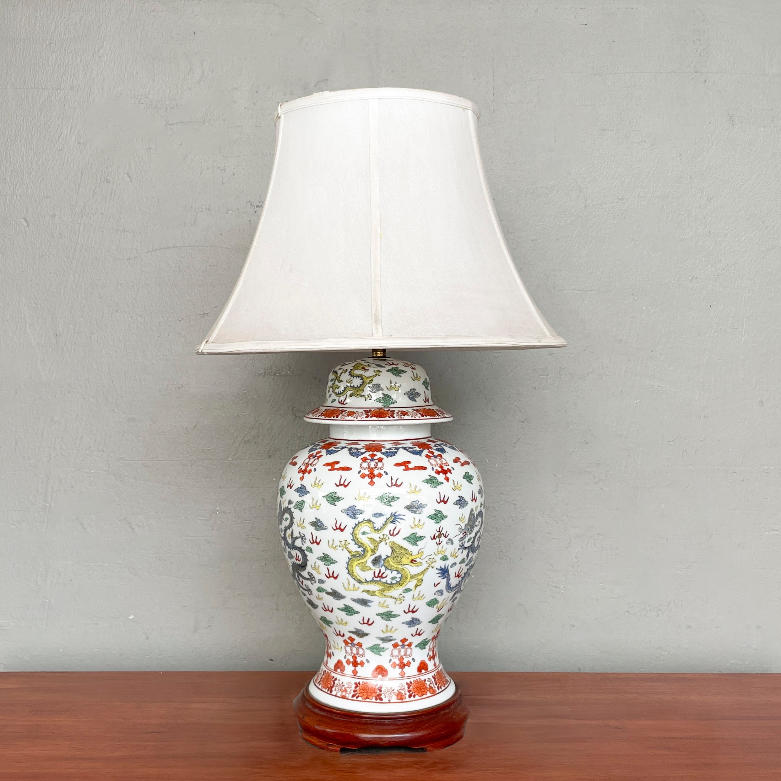 Chinese Porcelain Jar Table Lamp with Dragon Motifs