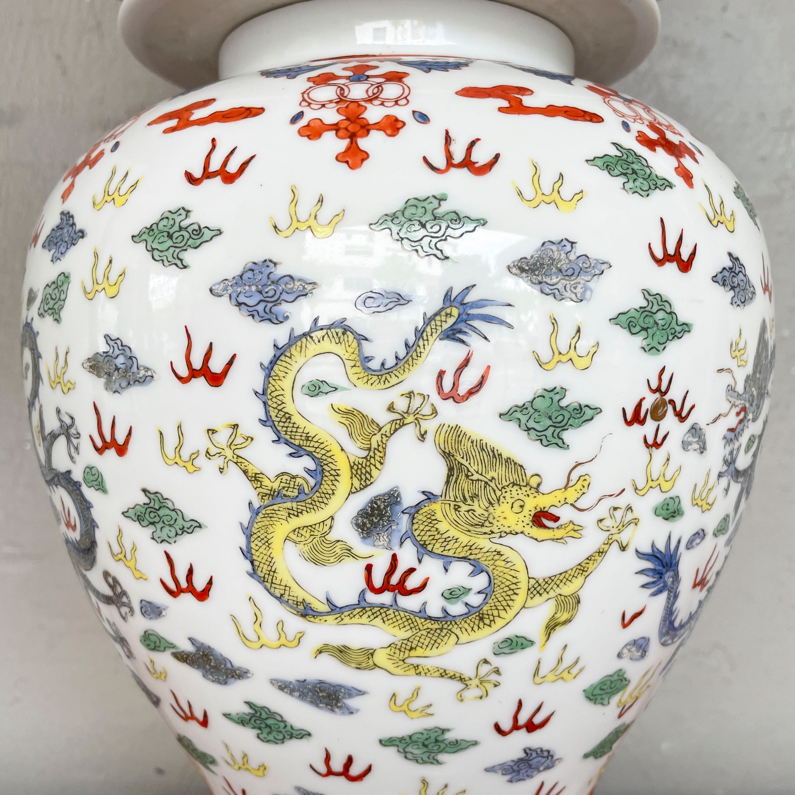 Chinese Porcelain Jar Table Lamp with Dragon Motifs