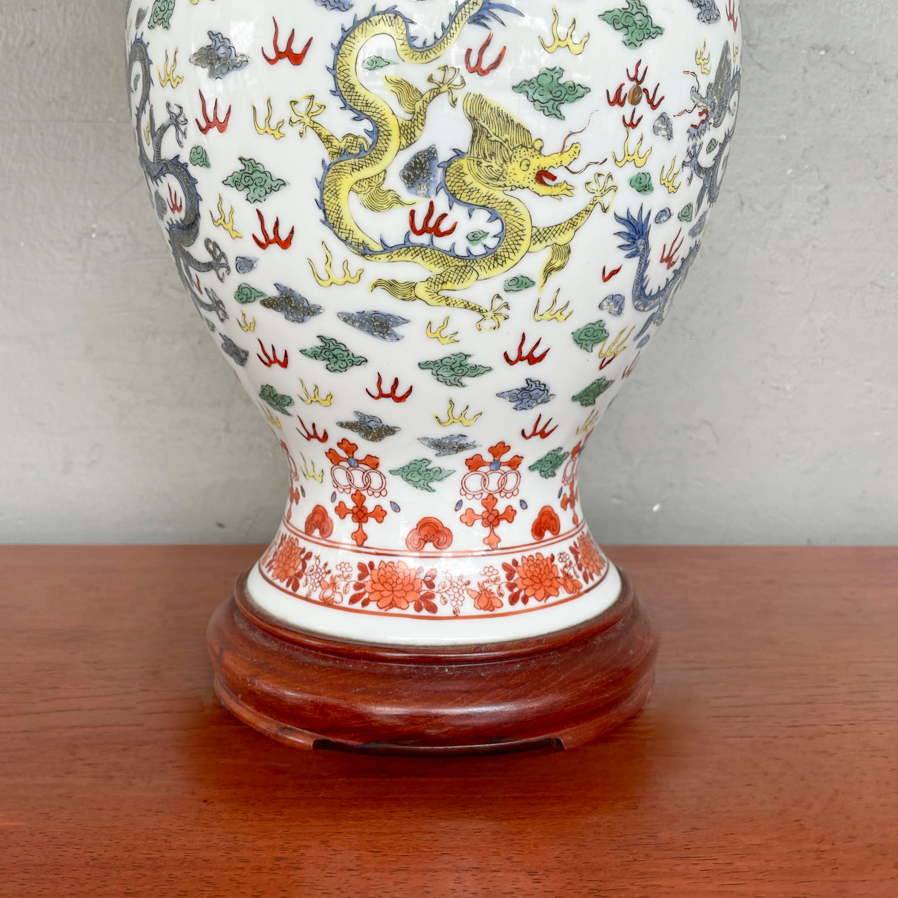 Chinese Porcelain Jar Table Lamp with Dragon Motifs