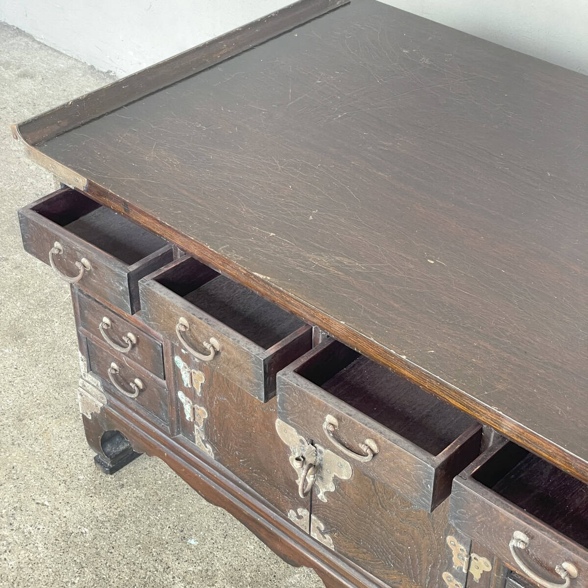 Double-Sided Korean "Morijang" Chest