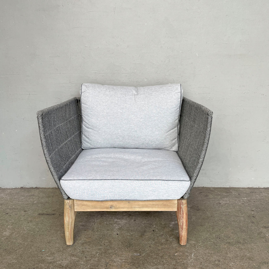 Brand New Outdoor 1 Seater - Rope Design