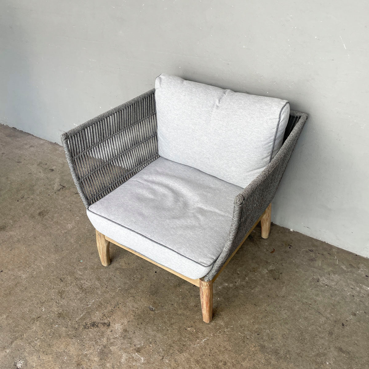 Brand New Outdoor 1 Seater - Rope Design