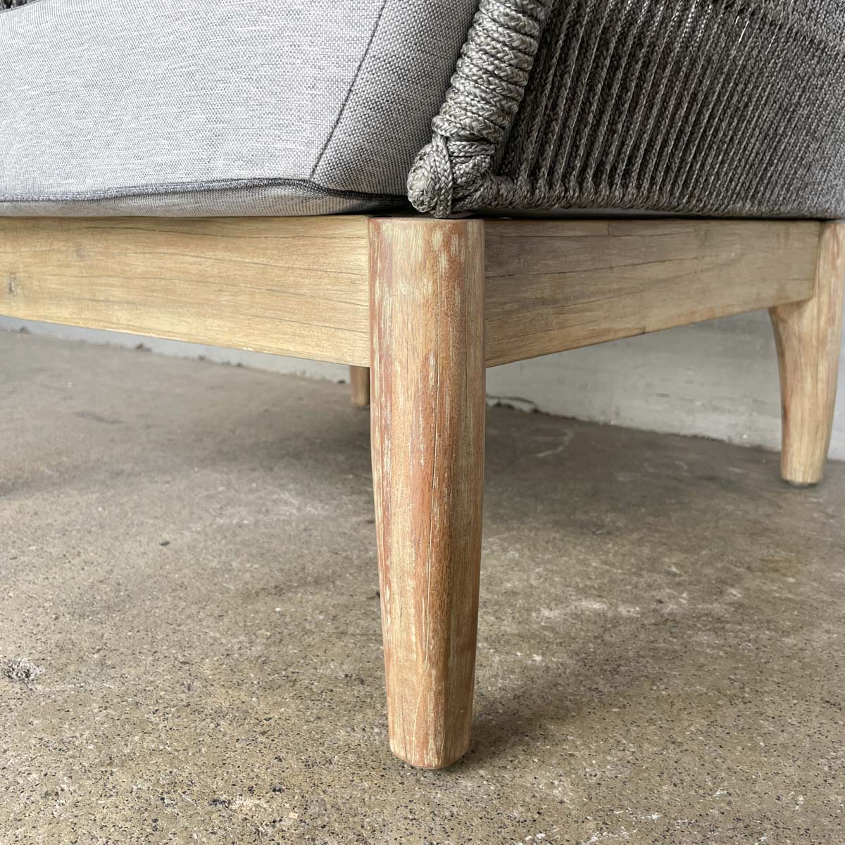 Brand New Outdoor 1 Seater - Rope Design