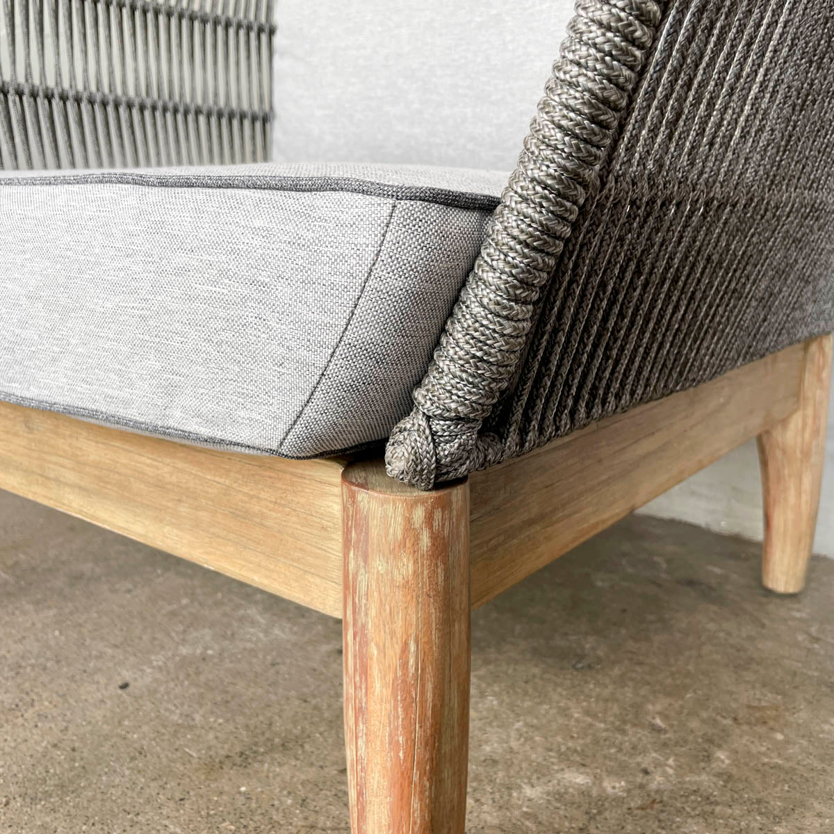 Brand New Outdoor 1 Seater - Rope Design
