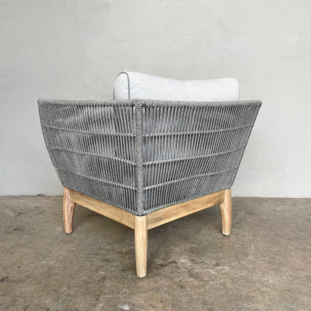 Brand New Outdoor 1 Seater - Rope Design
