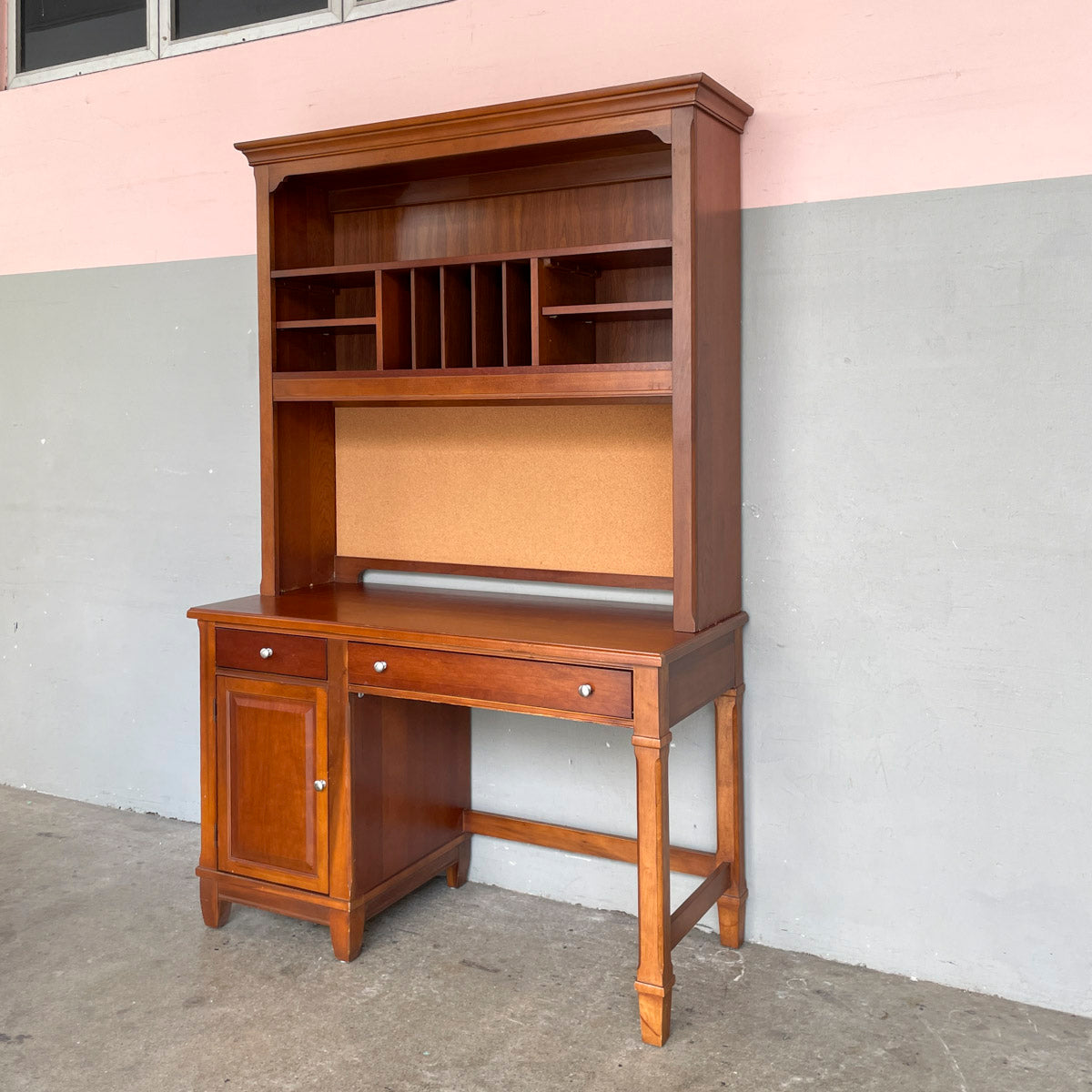 Thomasville Classic Study Desk with Hutch