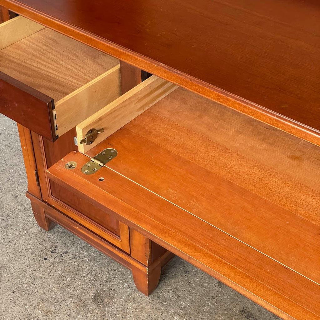 Thomasville Classic Study Desk with Hutch