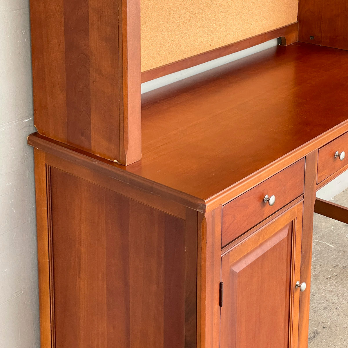Thomasville Classic Study Desk with Hutch