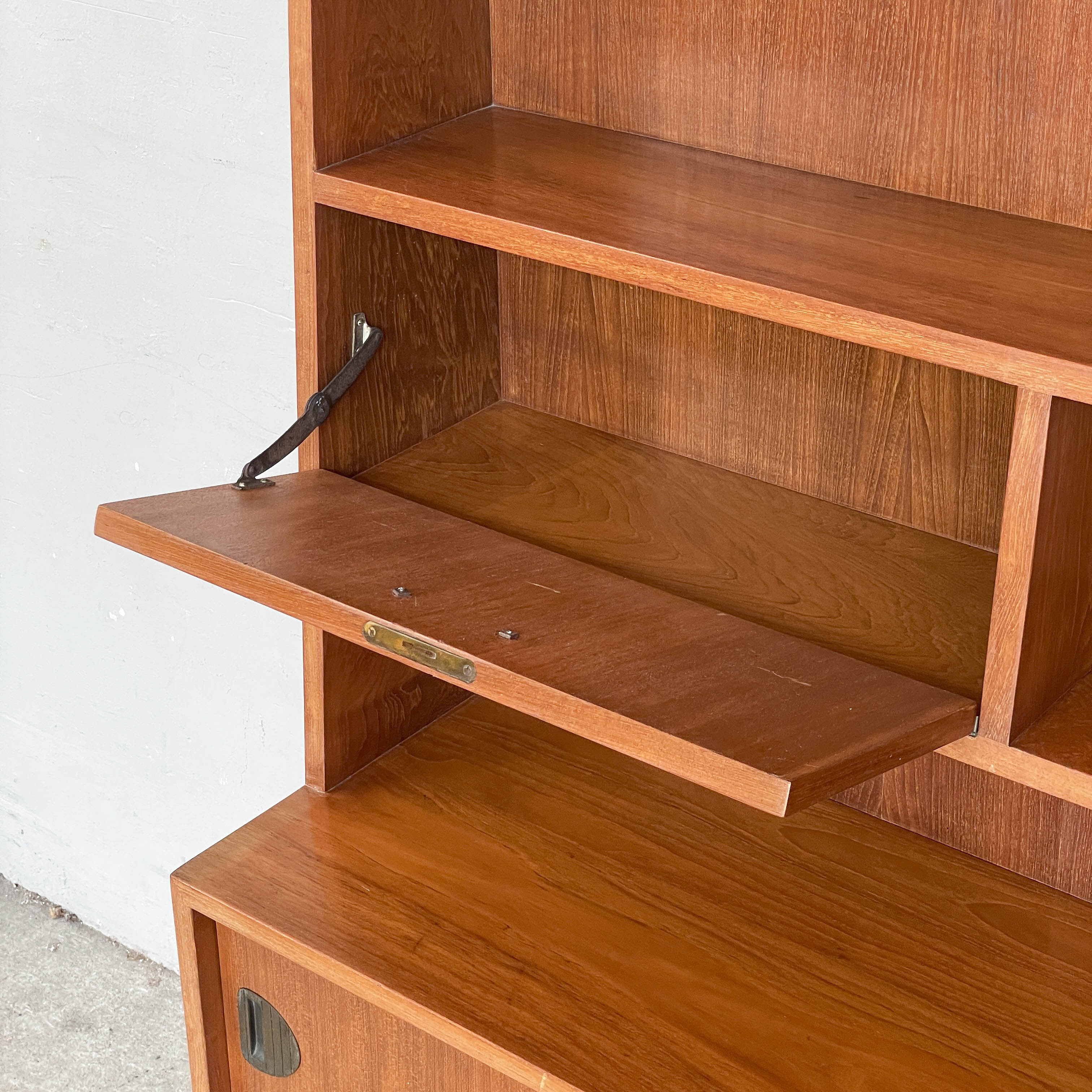 Vintage Mid-Century Modern Storage & Display Unit