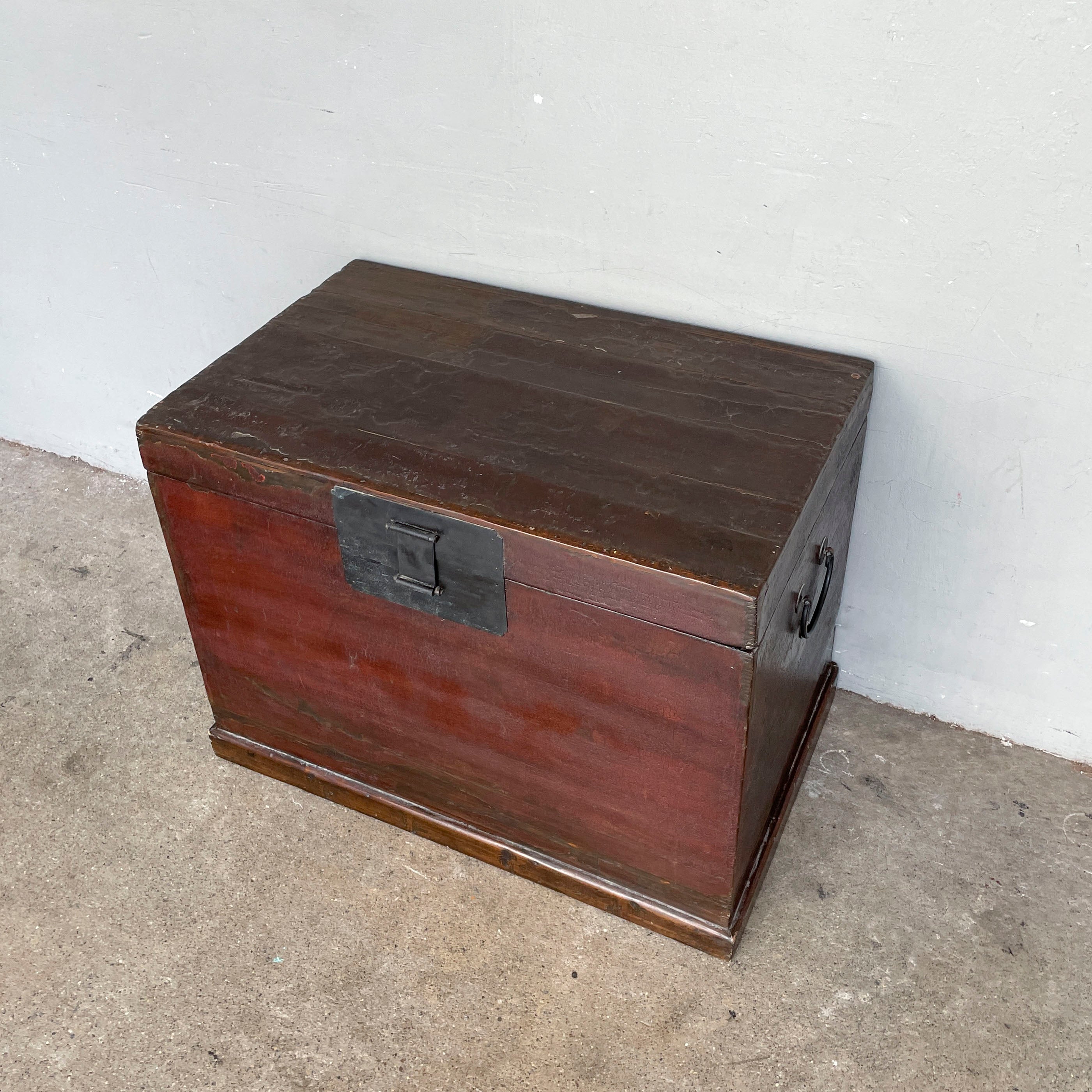Crackled Lacquer Elm Chest