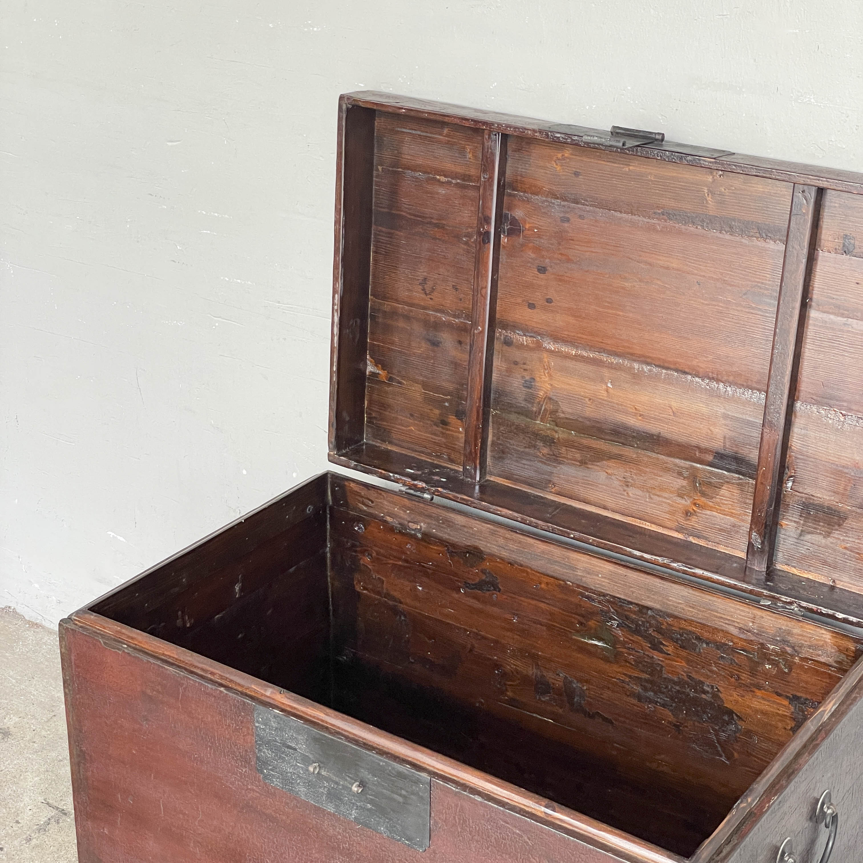 Crackled Lacquer Elm Chest