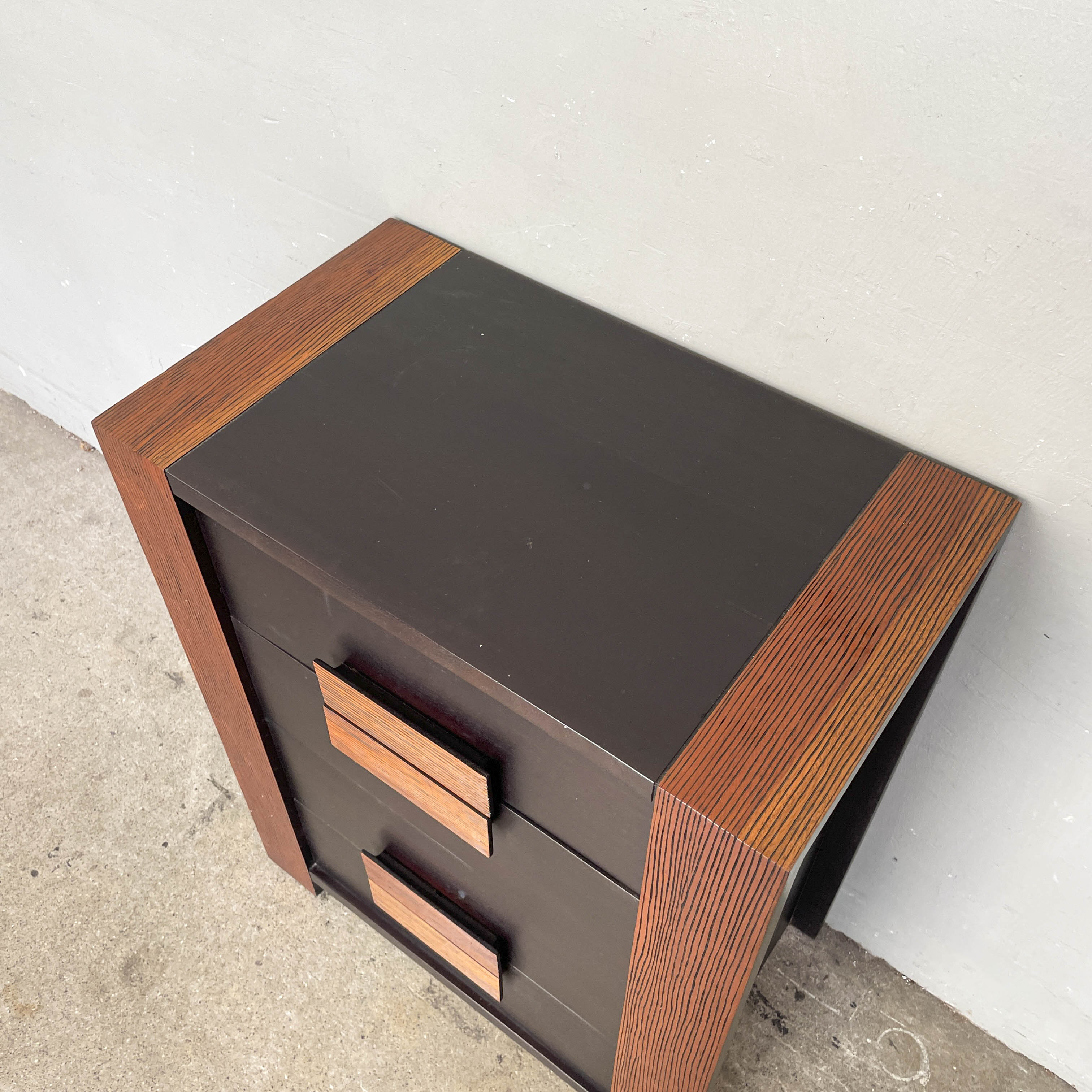 Dark-Stained Chest of Drawers with Ribbed Accents