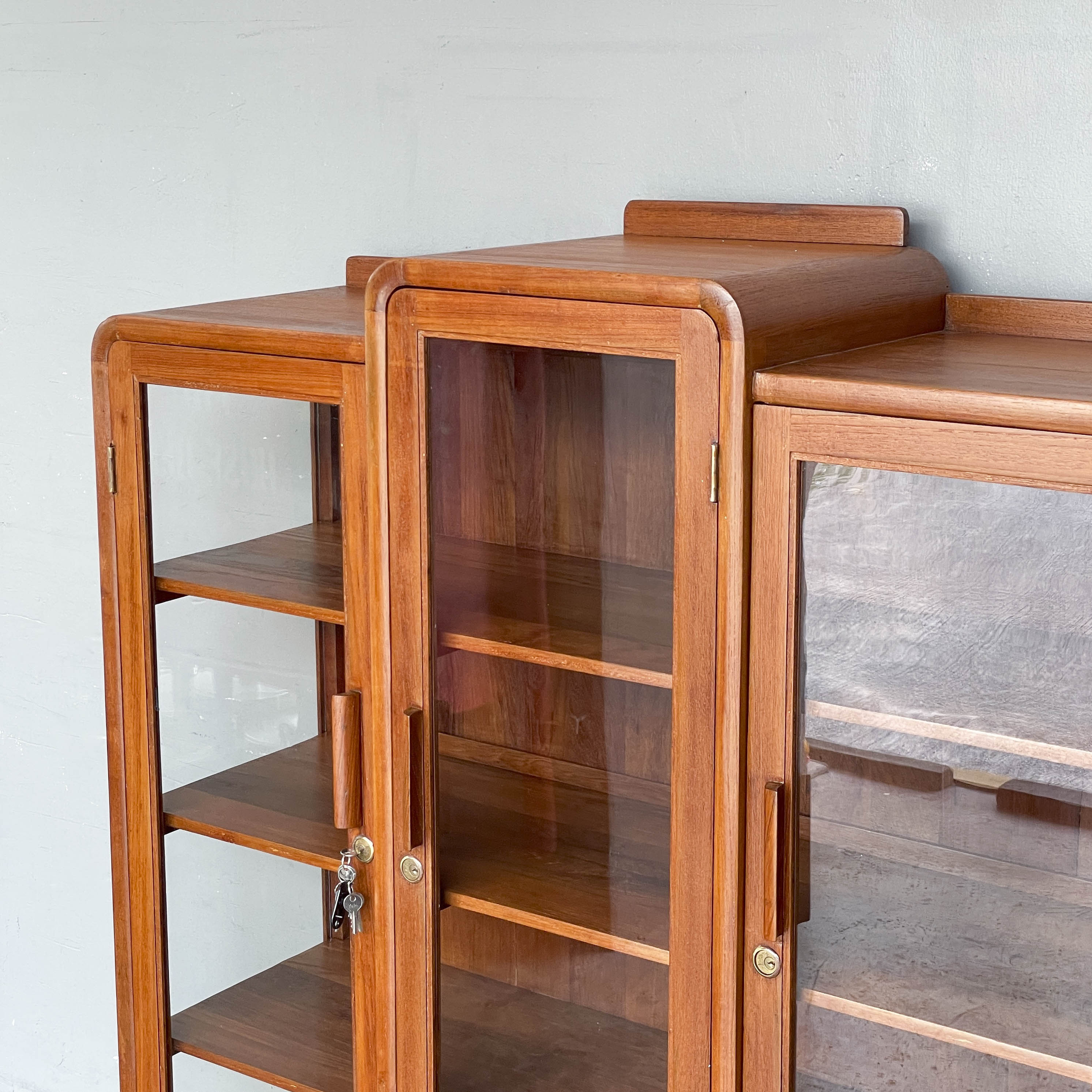 Refurbished Vintage 3-Door U-Leg Display Cabinet