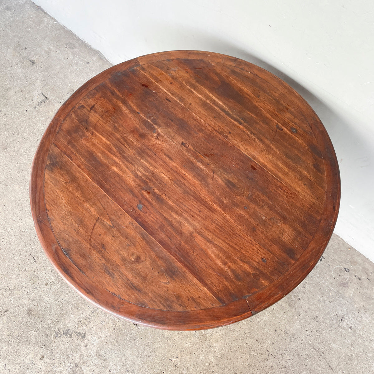 Round "Villa" Side Table - Large with Spindle Legs