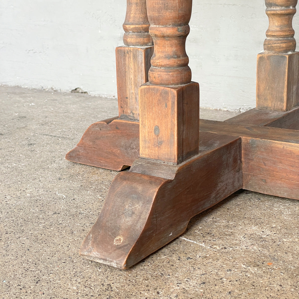 Round "Villa" Side Table - Cross Base