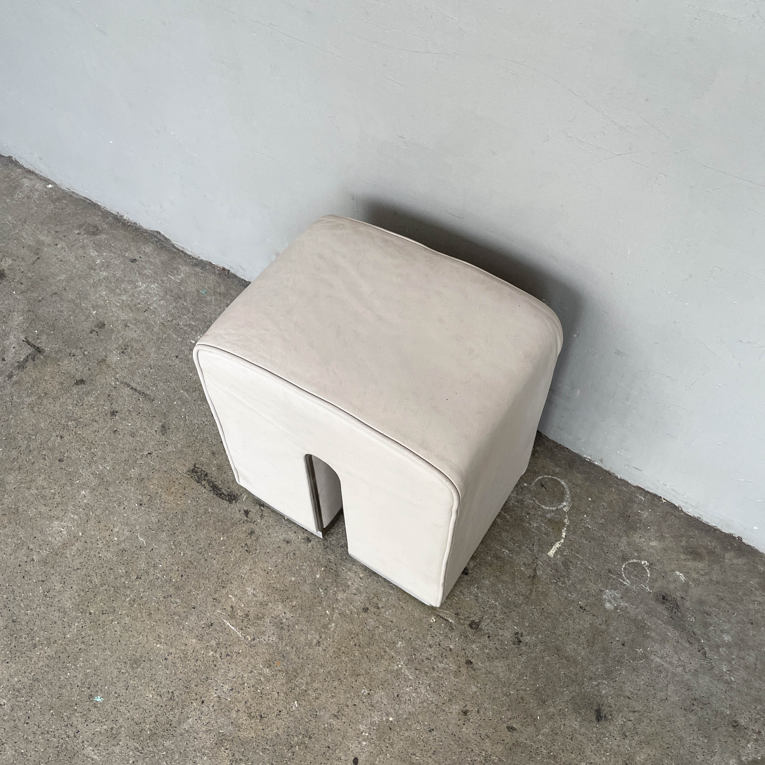 'n' Light Grey Leather Stool