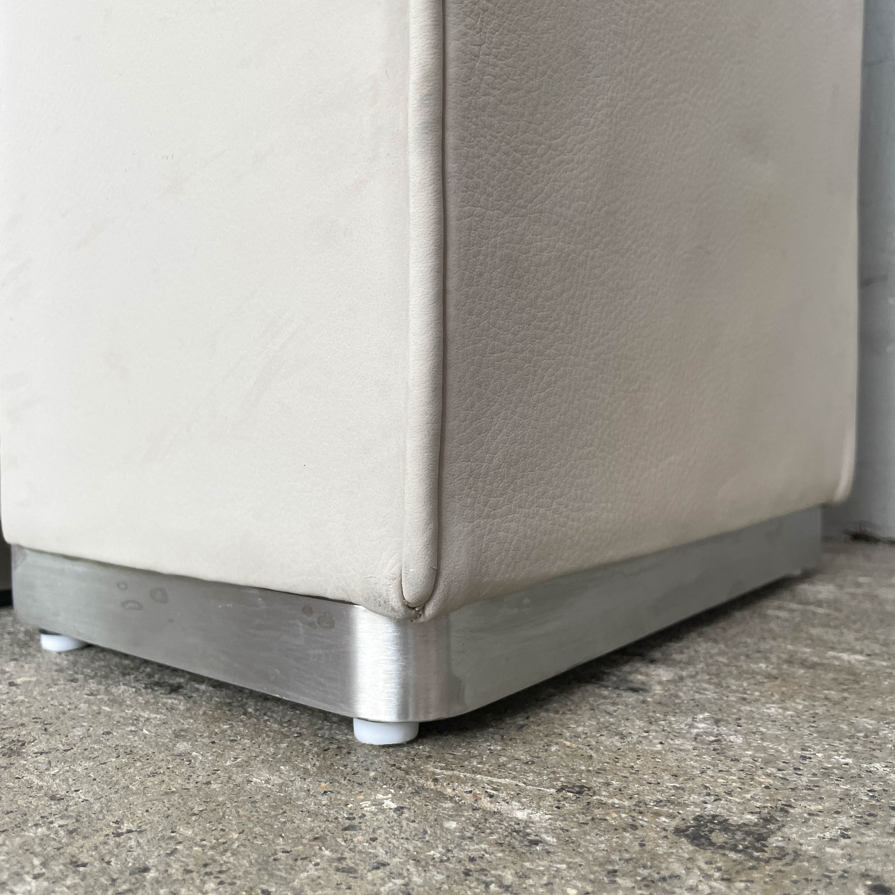 'n' Light Grey Leather Stool