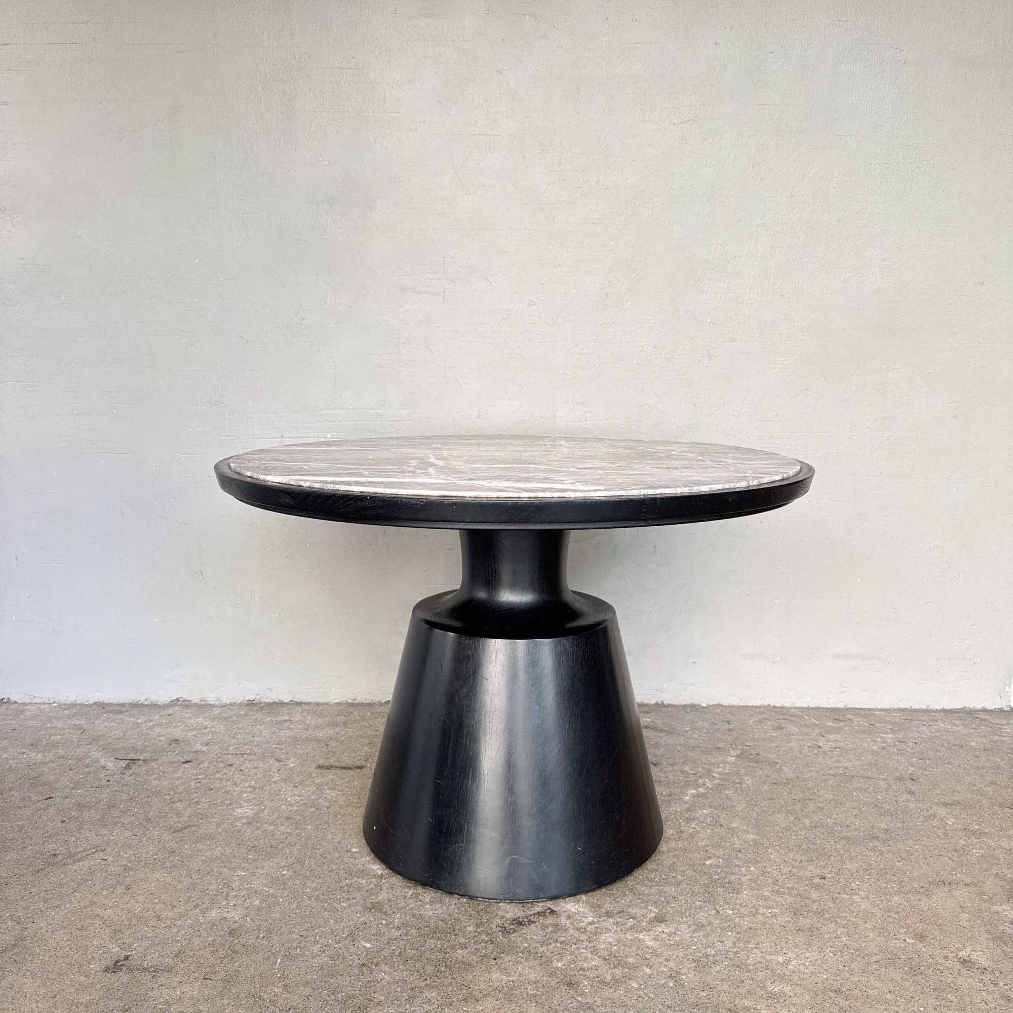 ø110cm Grey Marble Dining Table in Black