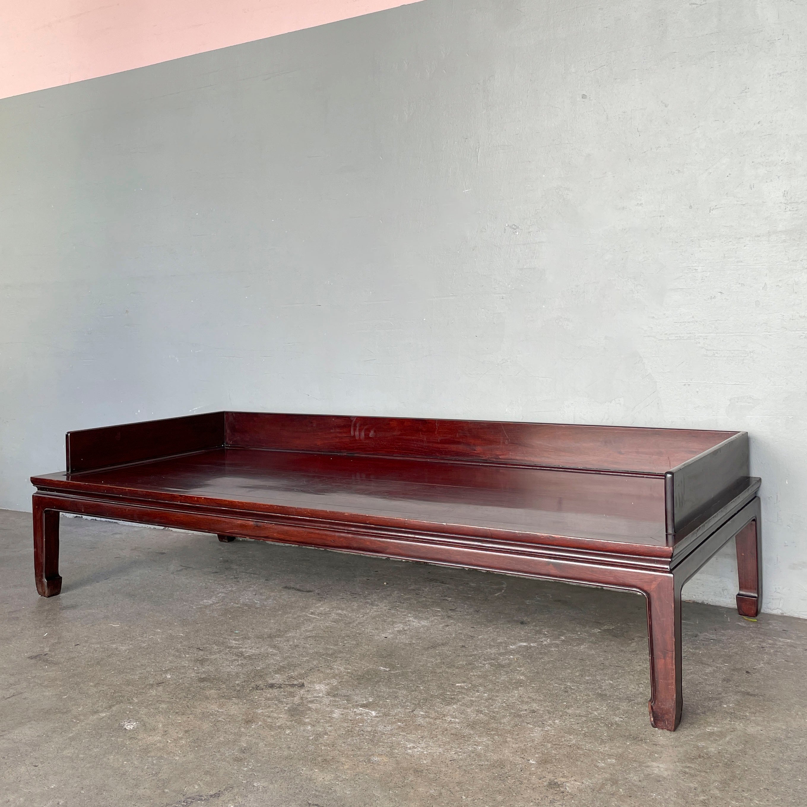 Rosewood Raised-Edge Daybed