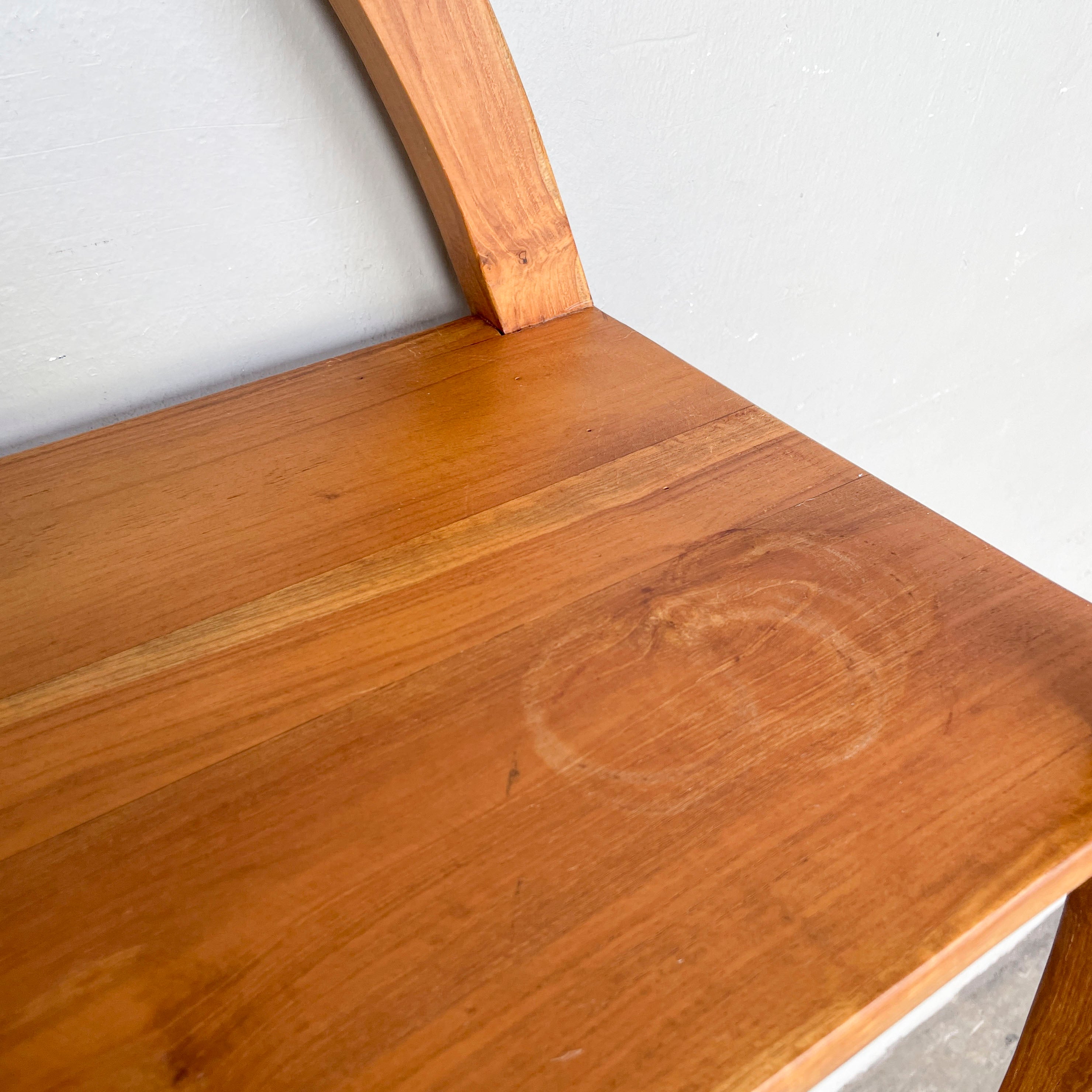 Leaf-Shaped Open Shelf