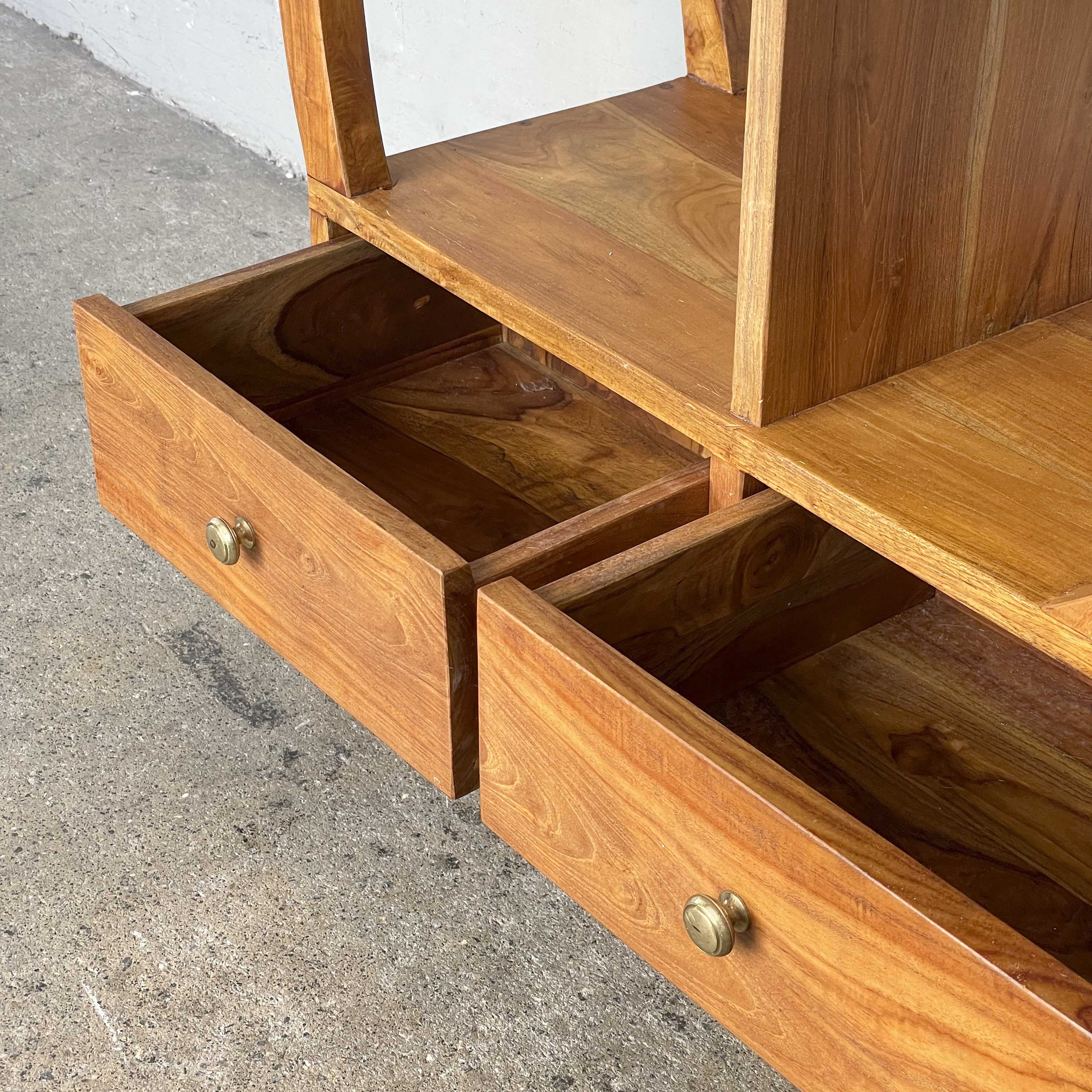 Leaf-Shaped Open Shelf