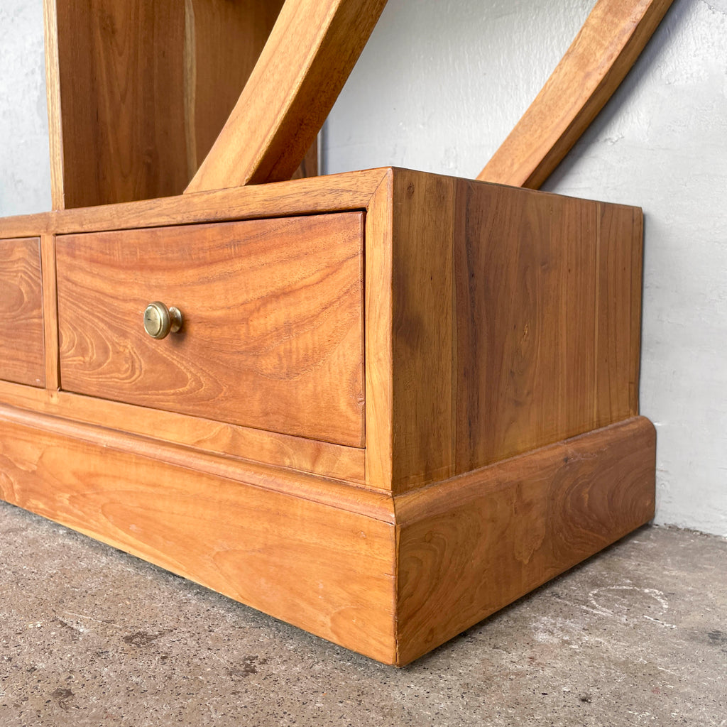 Leaf-Shaped Open Shelf
