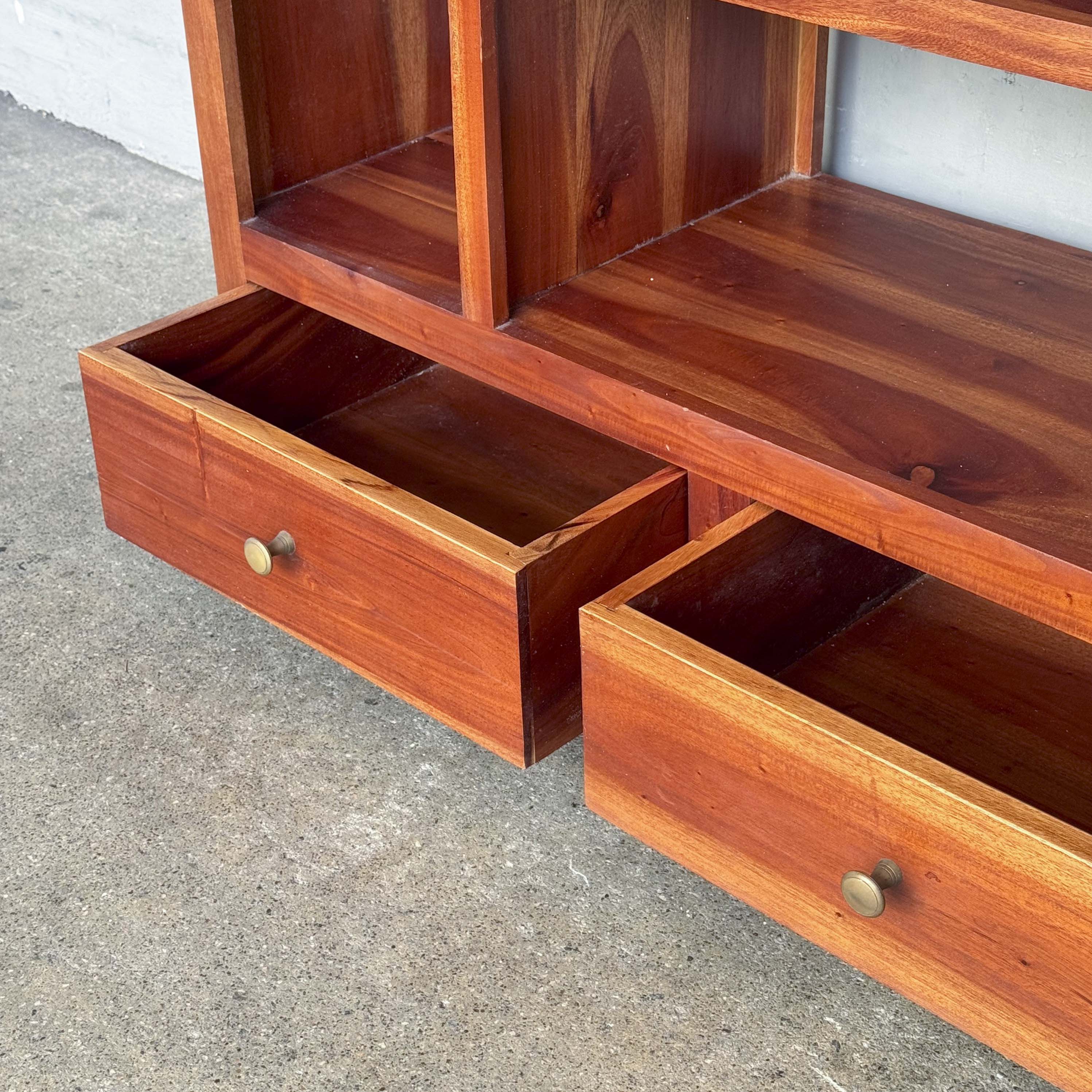 Dual-Access Open Shelf