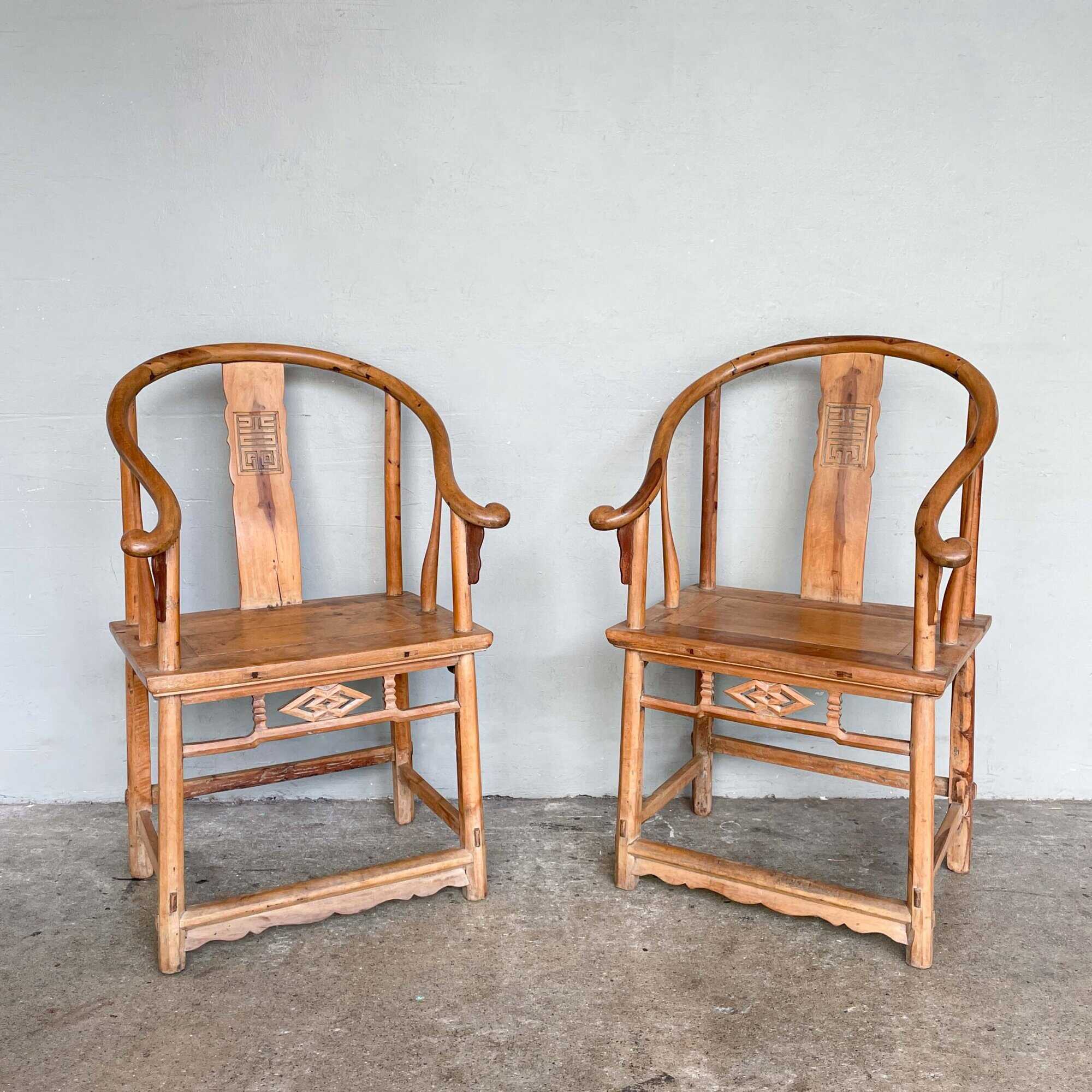 黄花梨皮 Huang Huali Veneer Chinese Horseshoe Chair
