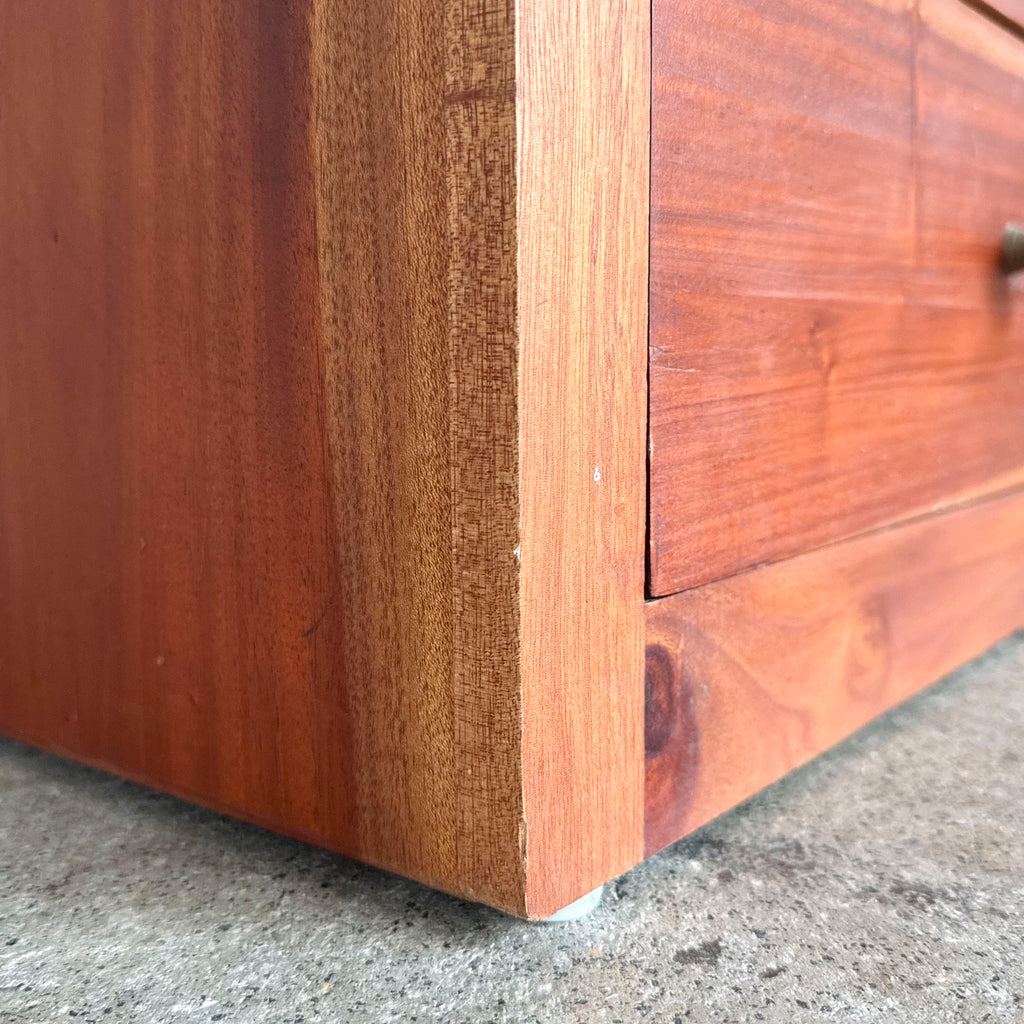 Dual-Access Open Shelf