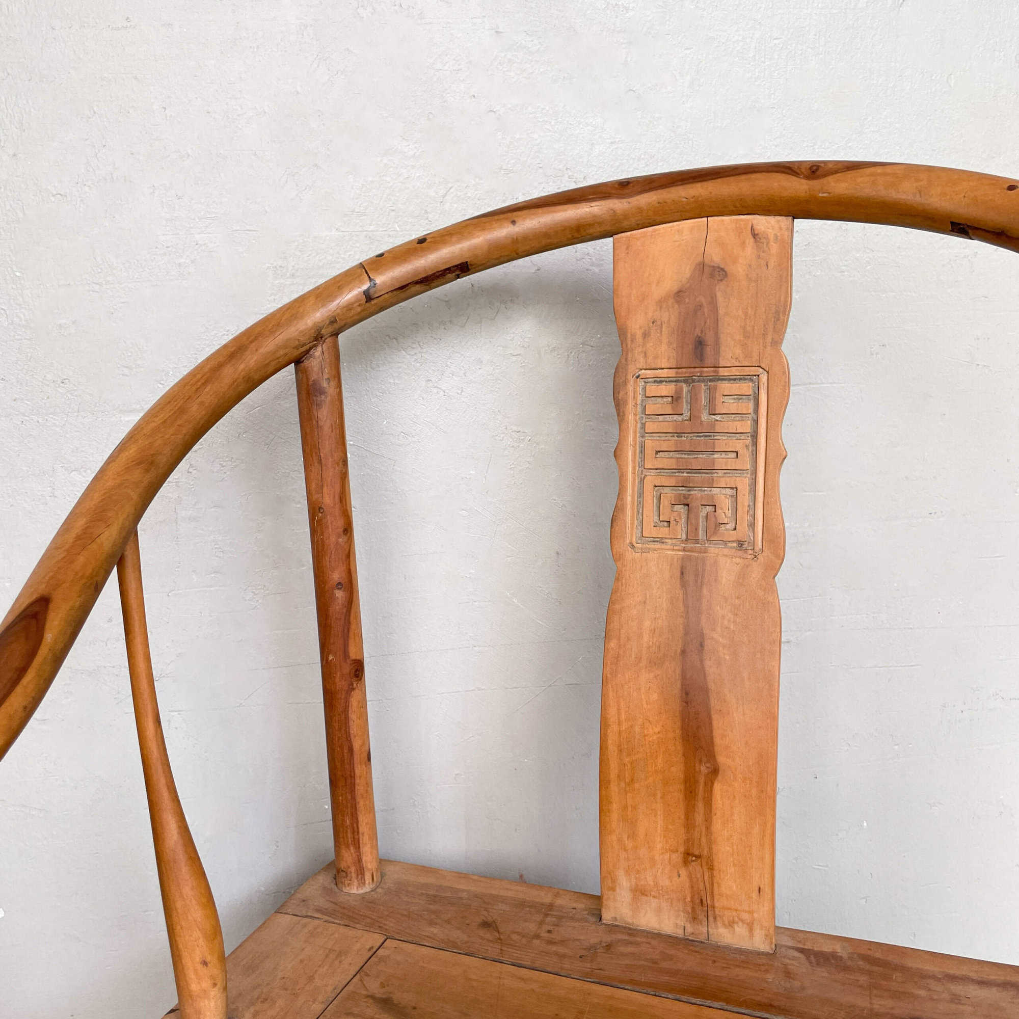 黄花梨皮 Huang Huali Veneer Chinese Horseshoe Chair