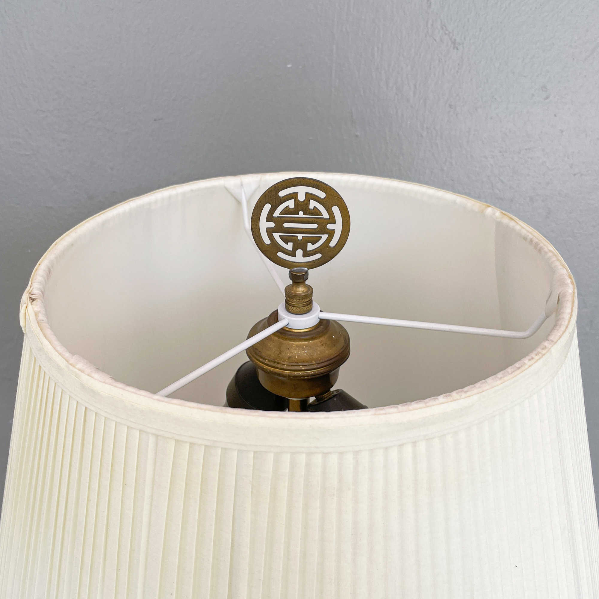 Famille Rose Oriental Table Lamp